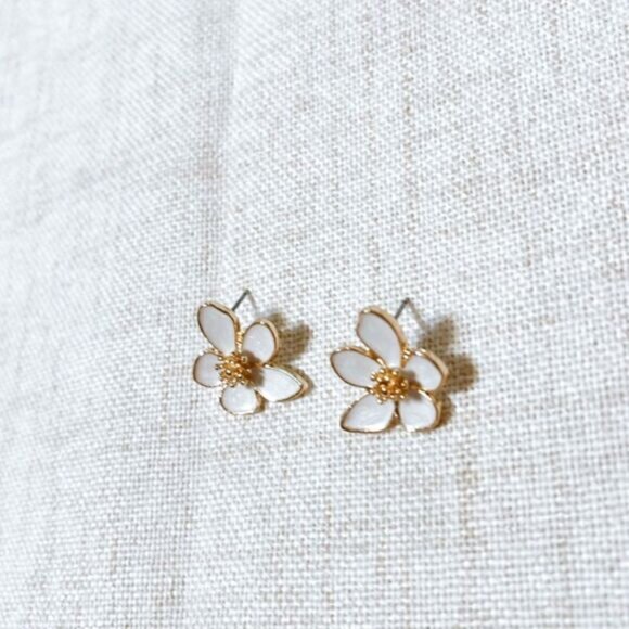 White flower stud earrings N176 - Picture 5 of 6